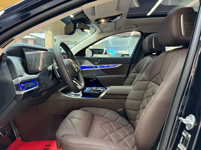 BMW 7 Series — Фото автомобиля 16