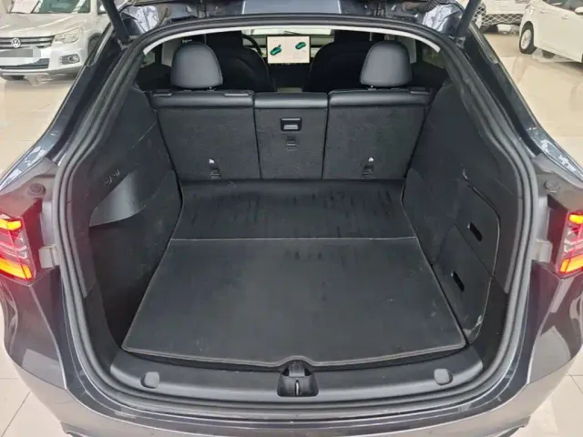 Tesla Model Y — Фото автомобиля 18