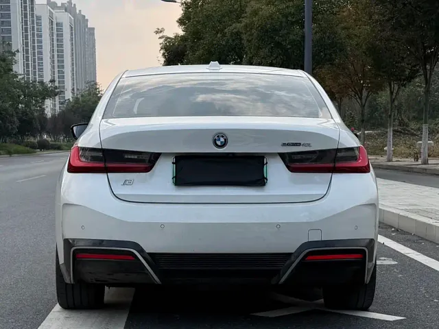 BMW i3 — Фото автомобиля 11
