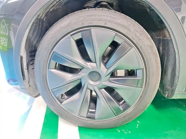 Tesla Model Y — Фото автомобиля 5