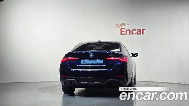 BMW i4 — Фото автомобиля 4