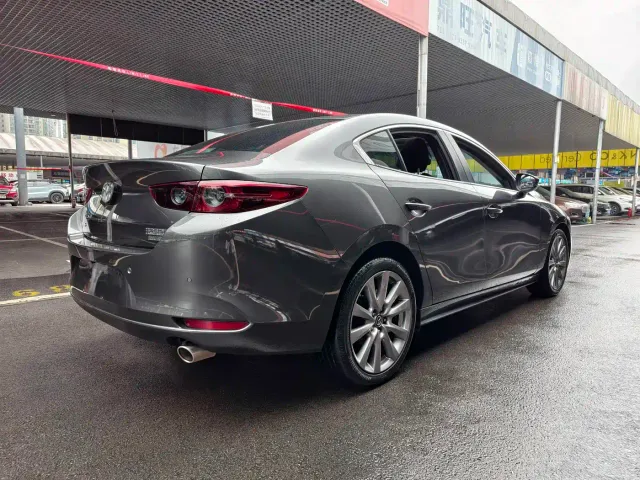 Mazda Axela — Фото автомобиля 8