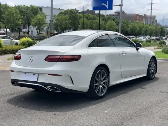 Mercedes-Benz E-Class — Фото автомобиля 8