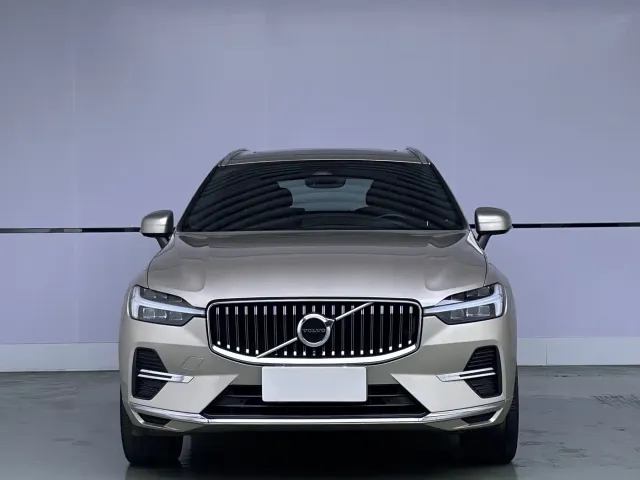 Volvo XC60 — Фото автомобиля 2