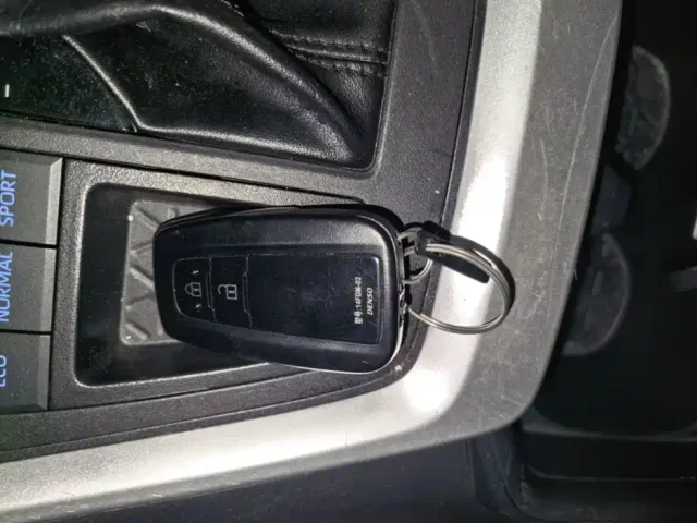 Toyota RAV4 — Фото автомобиля 8
