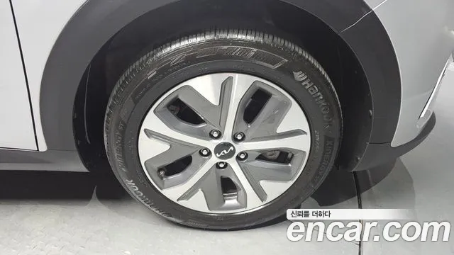 Kia Niro — Фото автомобиля 6