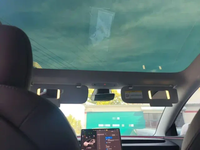 Tesla Model 3 — Фото автомобиля 17