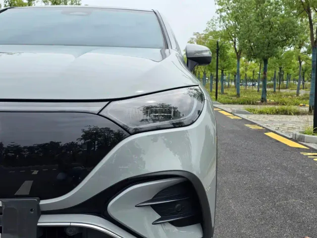 Mercedes-Benz EQE SUV — Фото автомобиля 23