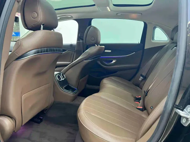 Mercedes-Benz E-Class — Фото автомобиля 20