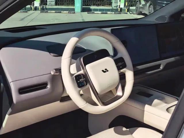 Li Auto i6 — Фото автомобиля 7