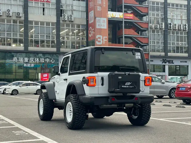 Jeep Wrangler — Фото автомобиля 4