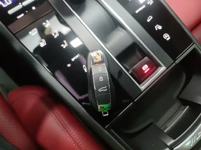 Porsche Macan — Фото автомобиля 8