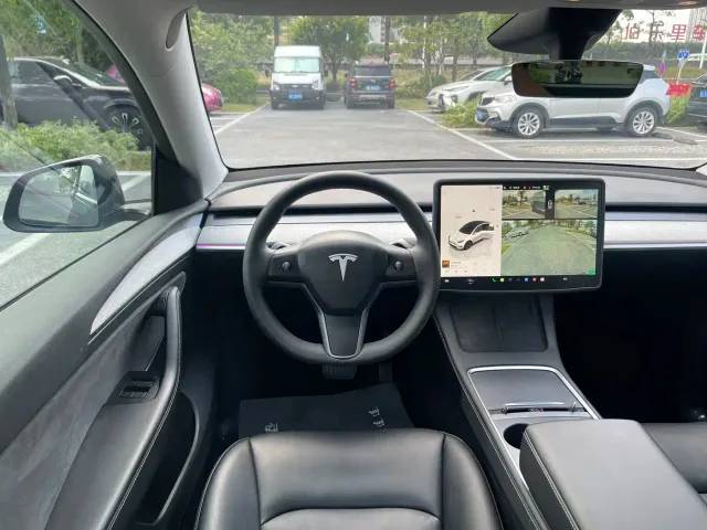 Tesla Model Y — Фото автомобиля 23