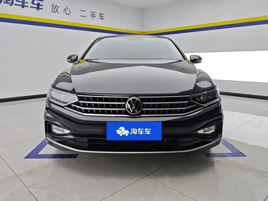 Volkswagen Magotan 2023 2 Million Units Anniversary Edition 330TSI DSG Leading Type — Фото автомобиля 2