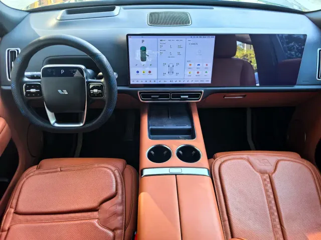 Li Auto L9 — Фото автомобиля 10