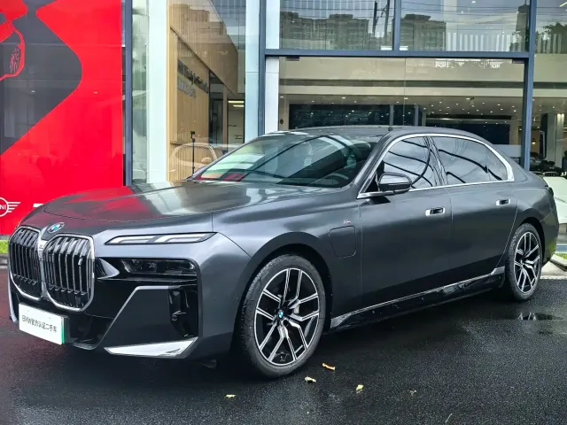 Фотография автомобиля — BMW i7