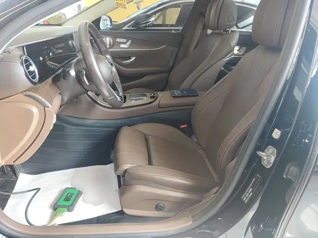 Mercedes-Benz E-Class — Фото автомобиля 14