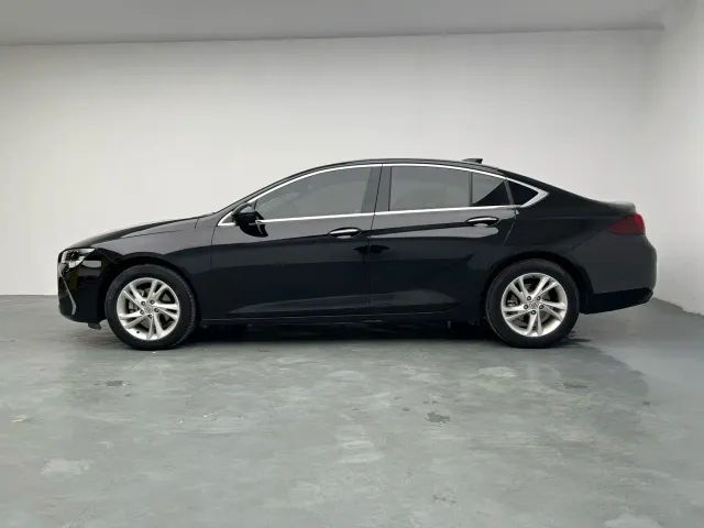 Buick Regal — Фото автомобиля 8