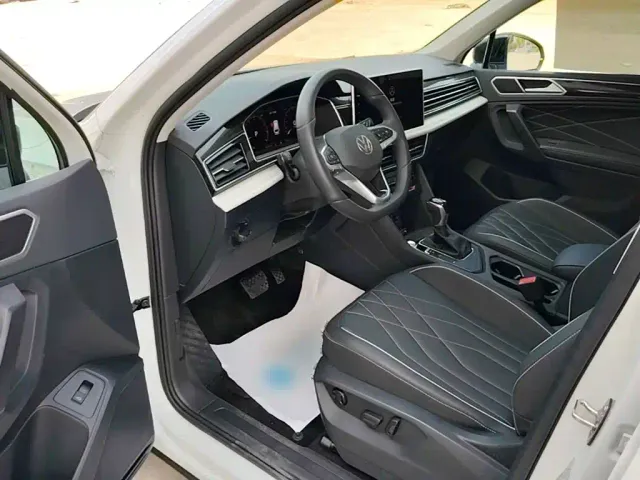 Volkswagen Tiguan L — Фото автомобиля 15