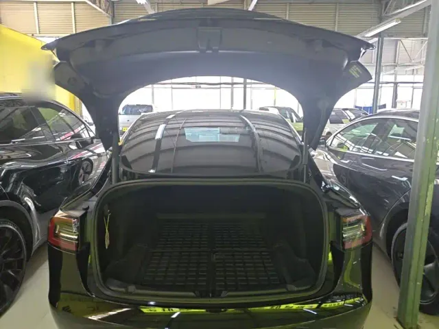 Tesla Model 3 — Фото автомобиля 18