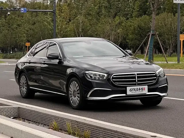 Mercedes-Benz E-Class — Фото автомобиля 2