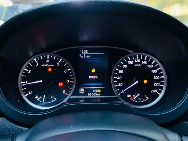 Nissan Tiida — Фото автомобиля 6
