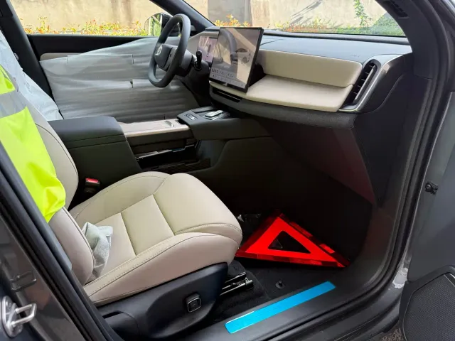 Volvo XC70 Plug-in Hybrid — Фото автомобиля 11
