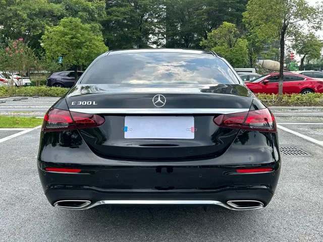 Mercedes-Benz E-Class — Фото автомобиля 9