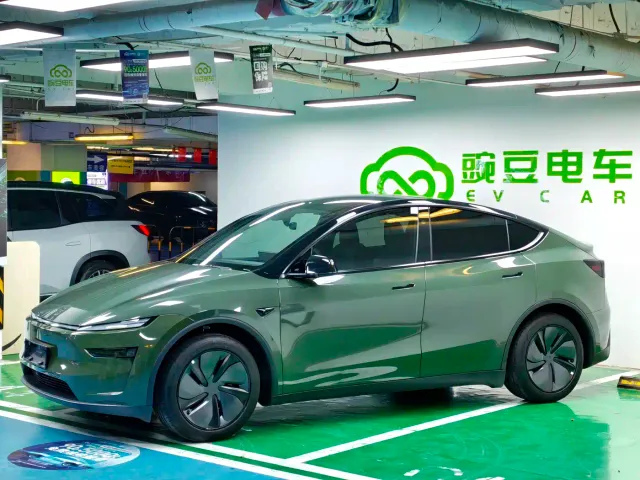 Tesla Model Y 2026 Rear-Wheel Drive — Фото автомобиля 2