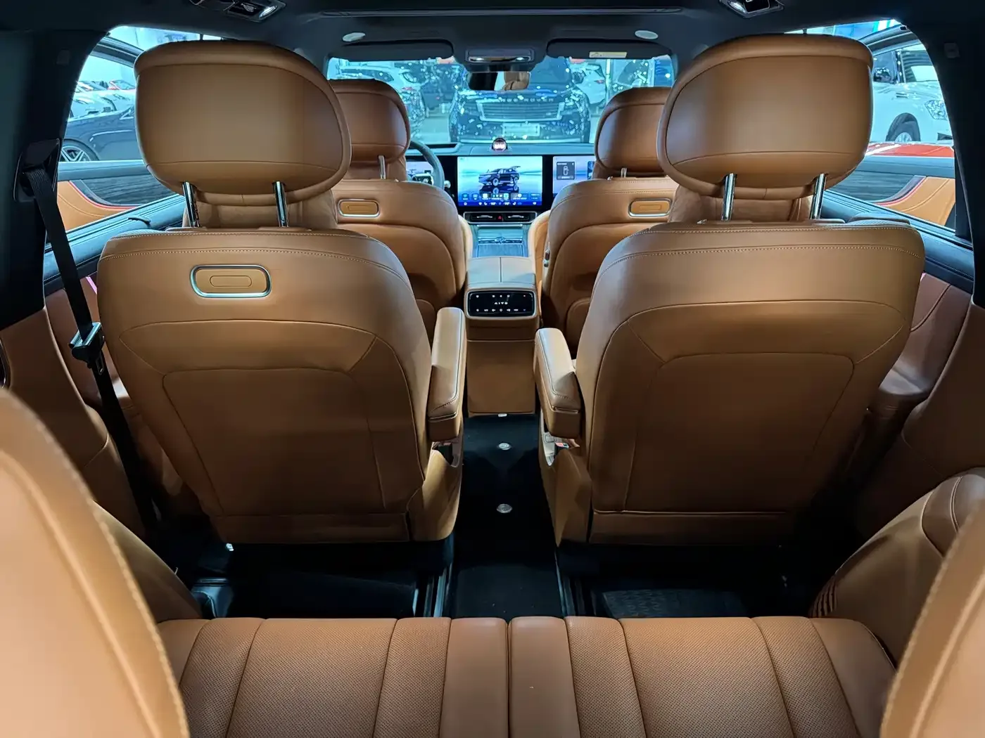 AITO Wenjie AITO M9 2024 Extended Range Ultra 42kWh 6-Seater — Фото автомобиля 8