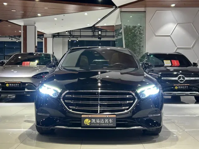 Mercedes-Benz E-Class — Фото автомобиля 3