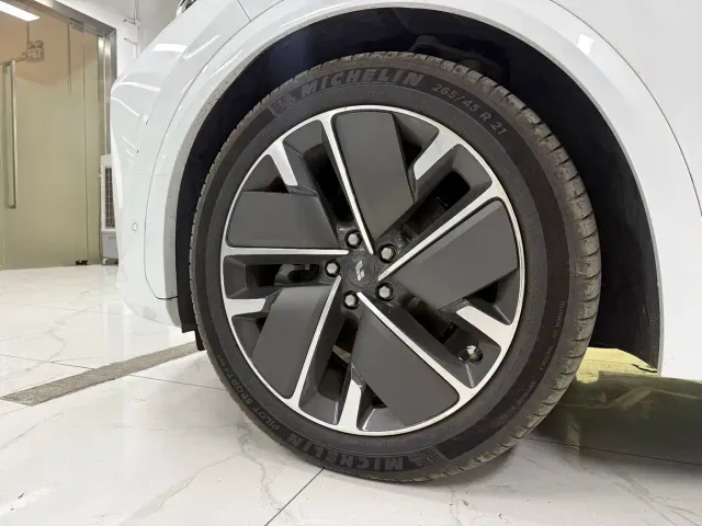 Li Auto L7 — Фото автомобиля 7