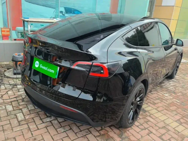 Tesla Model Y — Фото автомобиля 6