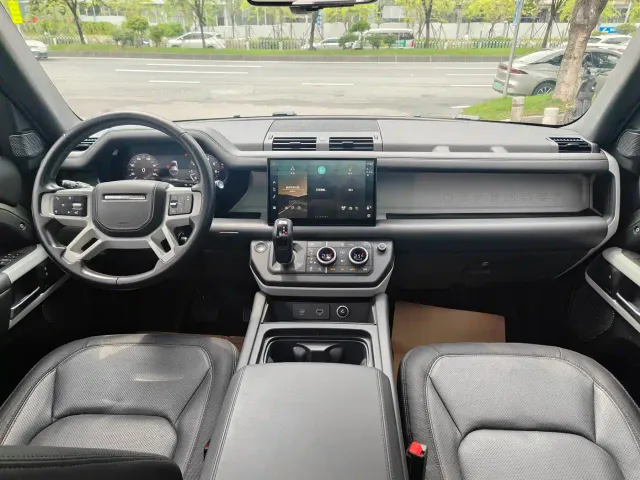 Land Rover Defender — Фото автомобиля 7