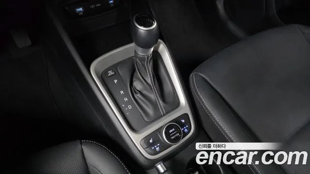 Hyundai Venue — Фото автомобиля 9