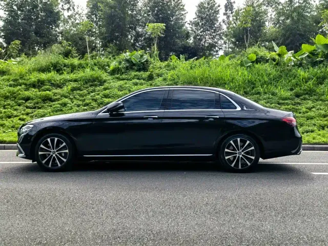 Mercedes-Benz E-Class — Фото автомобиля 4