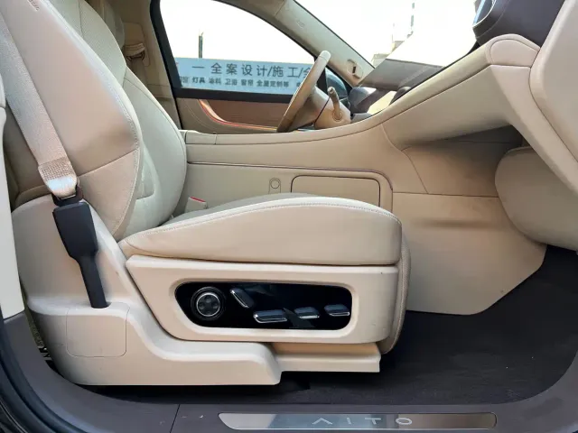 AITO Wenjie AITO M9 2024 Extended Range Ultra 42kWh 6-Seater — Фото автомобиля 19