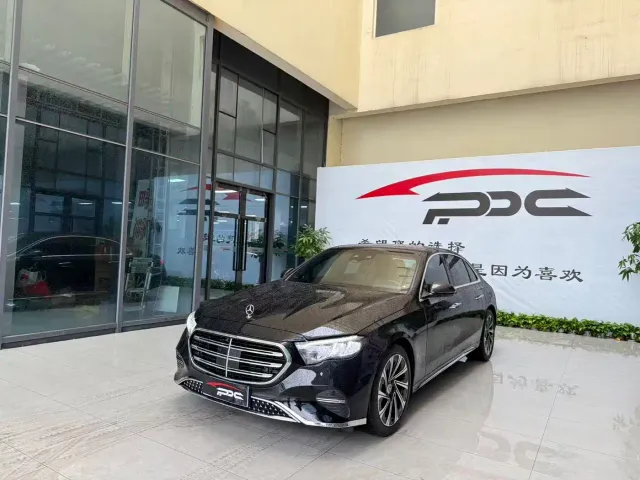 Фотография автомобиля — Mercedes-Benz E-Class