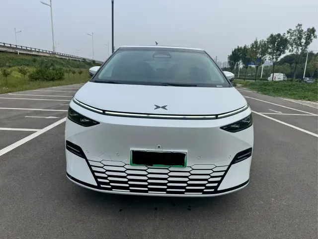 Xpeng X9 — Фото автомобиля 2