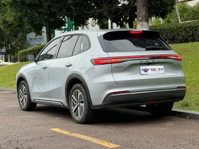 Geely Galaxy Starship 7 EM-i — Фото автомобиля 4
