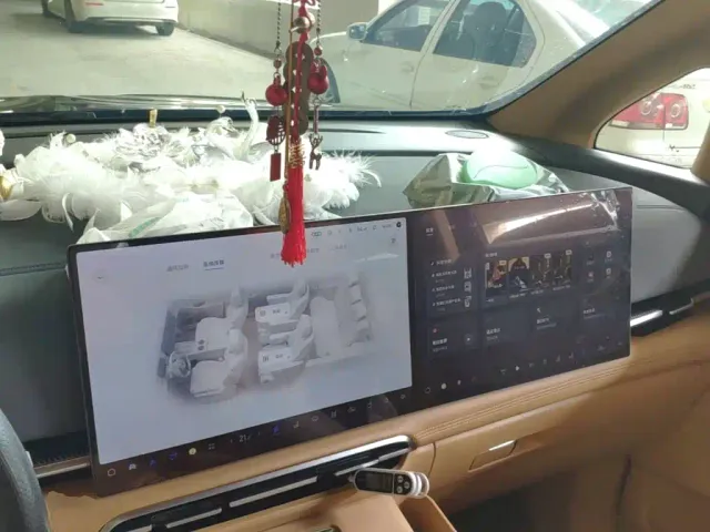 Voyah Auto Voyah Dreamer 2025 PHEV AWD Excellent Kunpeng Edition — Фото автомобиля 9