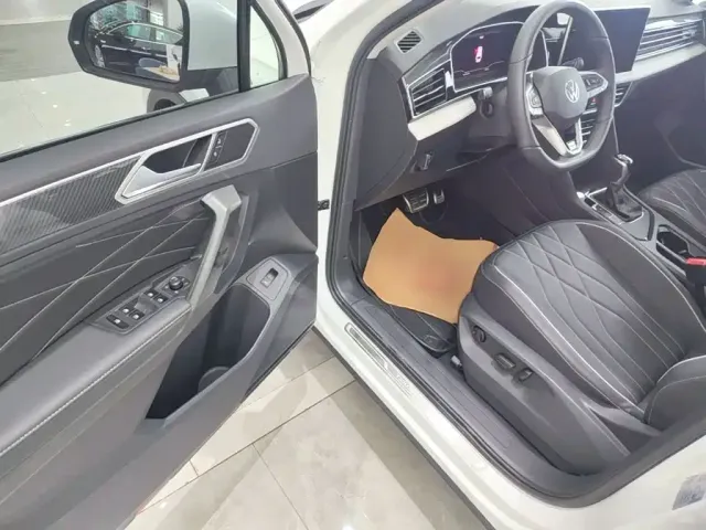 Volkswagen Tiguan L — Фото автомобиля 15