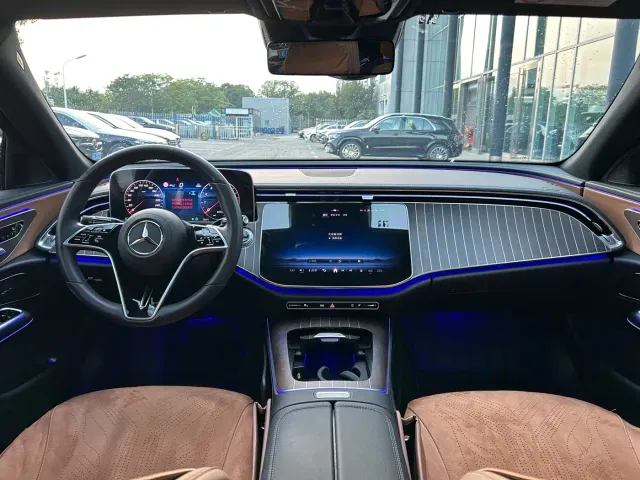 Mercedes-Benz E-Class — Фото автомобиля 18