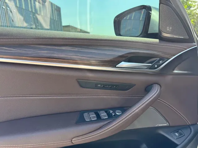BMW 5 Series — Фото автомобиля 13