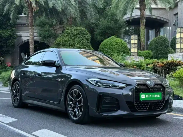 BMW i4 — Фото автомобиля 3