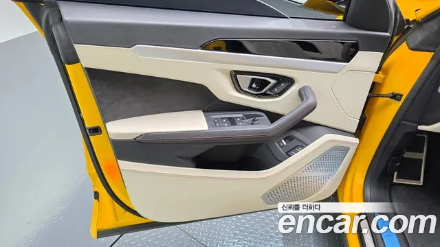 Lamborghini Urus — Фото автомобиля 22