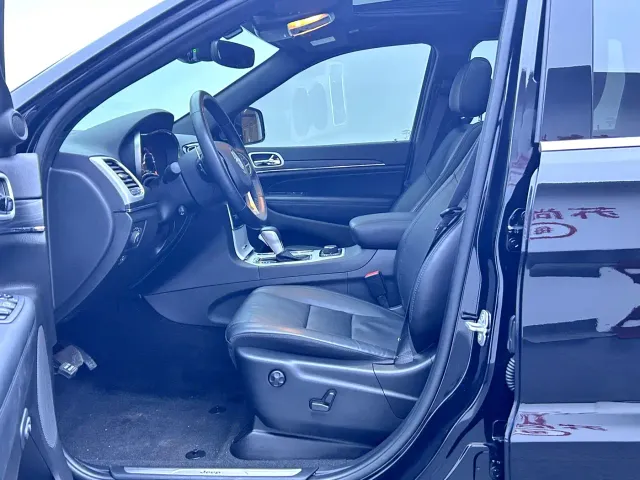Jeep Grand Cherokee — Фото автомобиля 10
