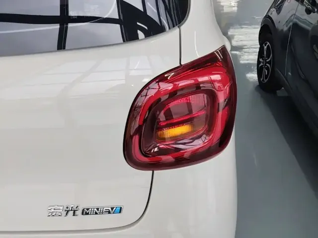 Wuling Hongguang Mini EV — Фото автомобиля 7