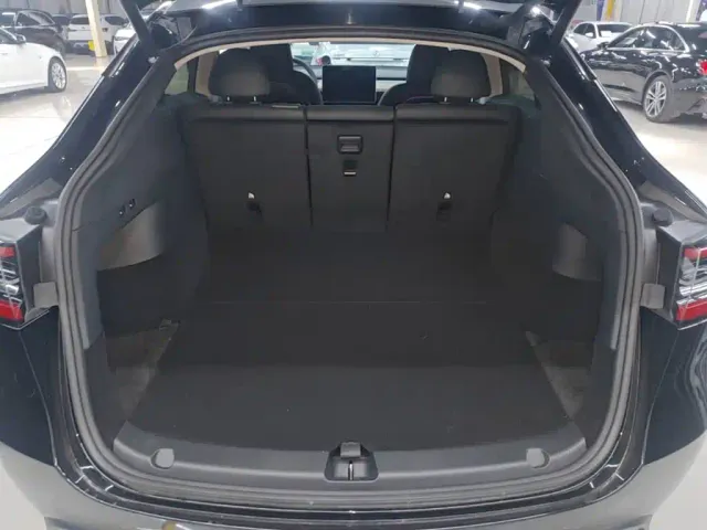 Tesla Model Y — Фото автомобиля 18