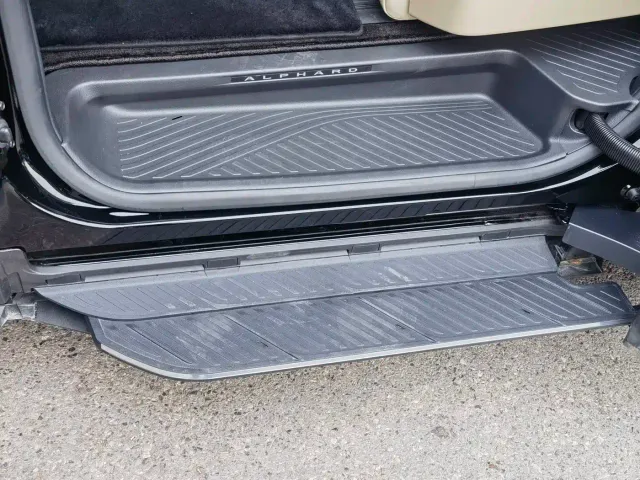 Toyota Alphard — Фото автомобиля 8